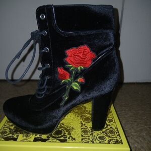 Womens size 10 black heeled boots